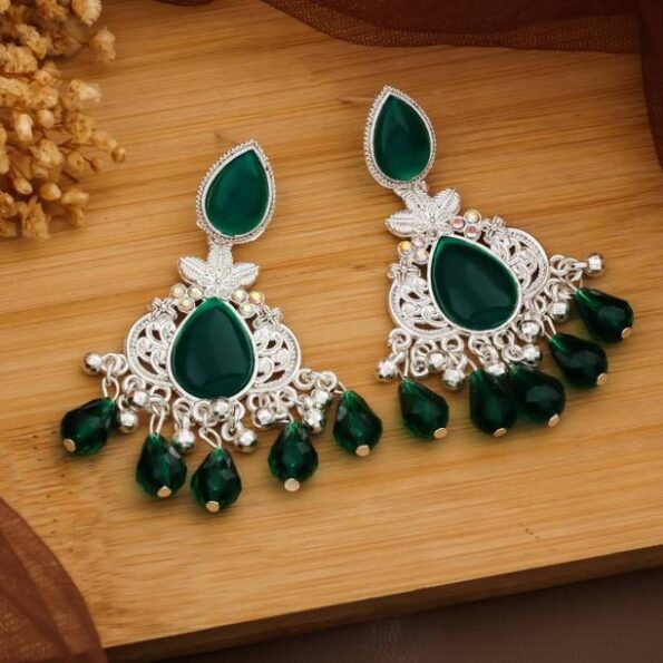 Shimmering Multicolor Pearls & Crystal Stone Studded Dr...