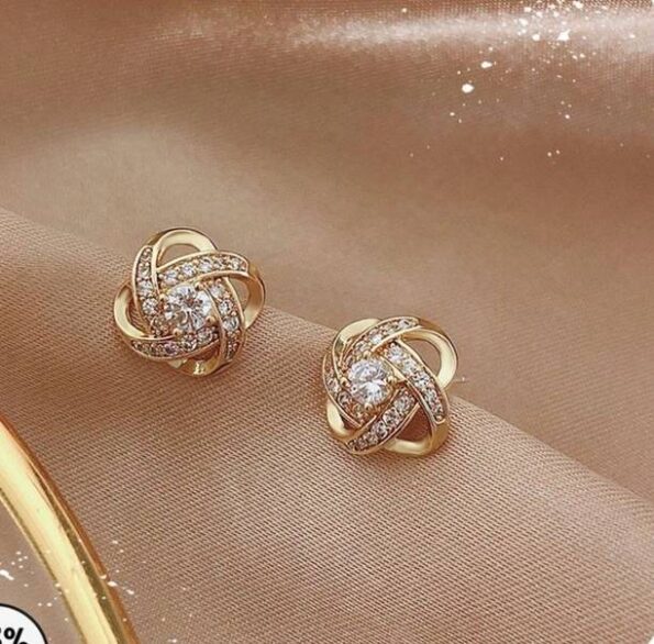 Stylish Party Wear Designer Range Crystal Dangling Sui ...